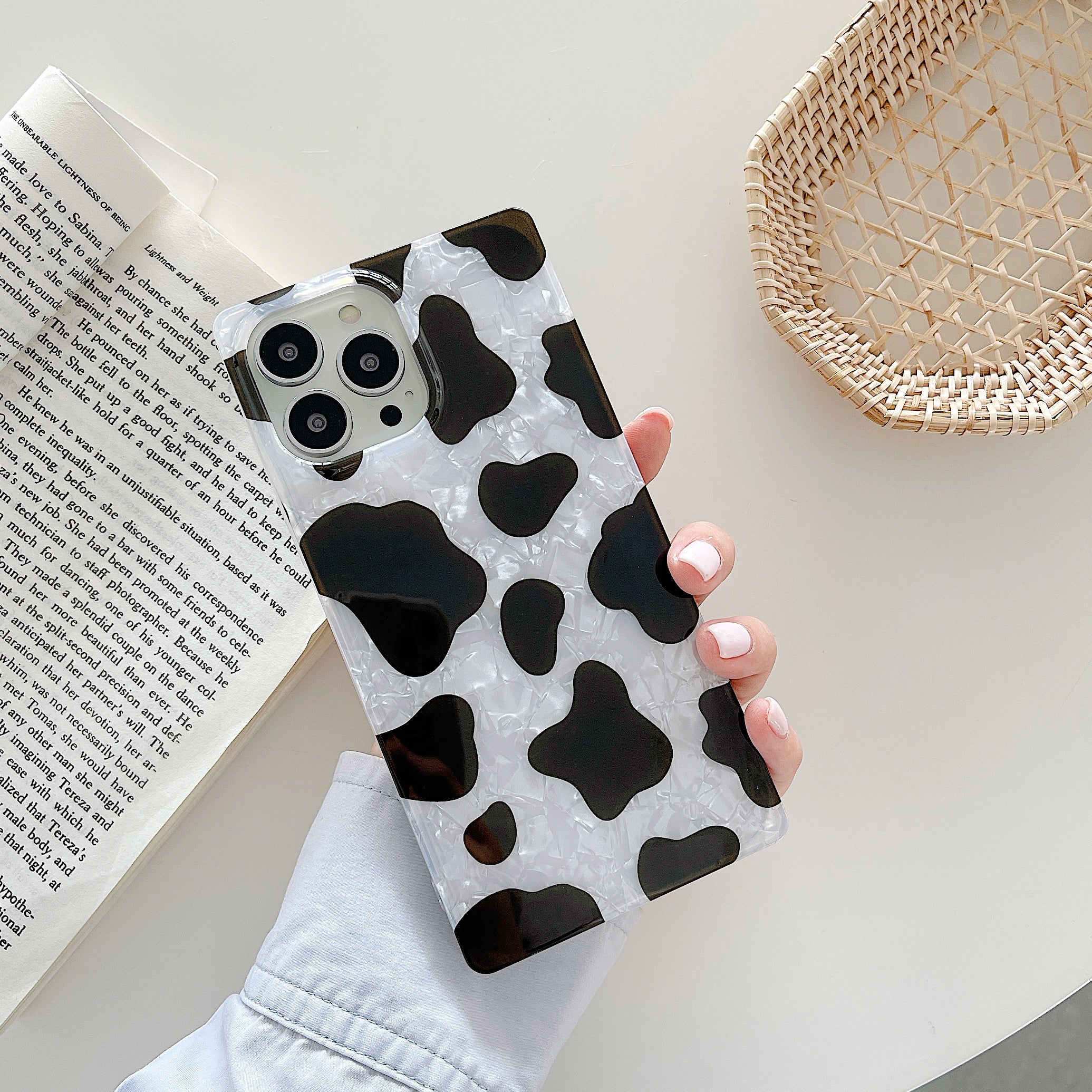 Square Case Cow Design for iPhone 14 6.1 / 13
